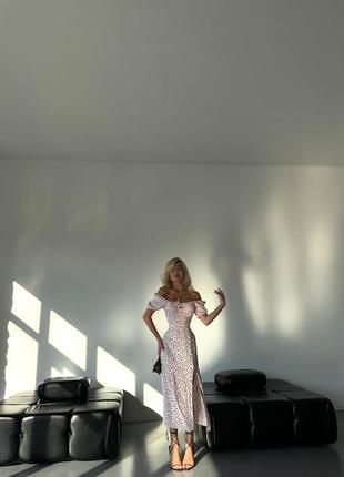 Женское платье-миди с разрезом черная белая розовая6 фото