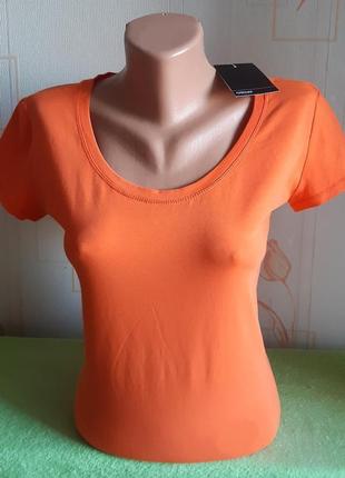 Модная оранжевая от английского бренда футболка colours of the world с биркой