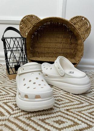 crocs avis classic crush white женские стильные кроксы на платформе в белом цвете