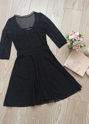 Черное короткое ажурное платье