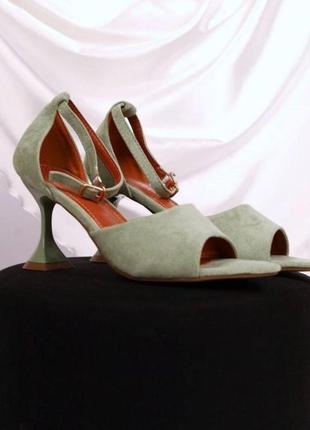 Стильні оливкові босоніжки по знижці