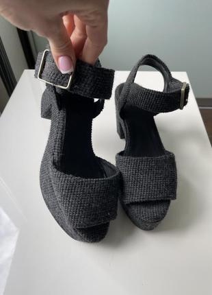 Босоніжки castaner