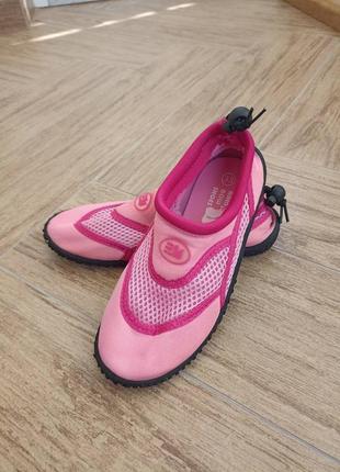 Взуття для плавання