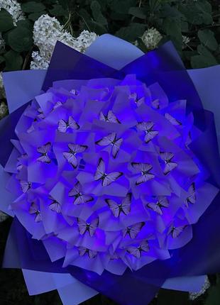 Фіолетовий букет з метеликами тренд tik-tok