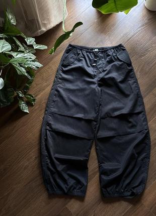 Широкі штани парашути h&m divided baggy parachute pants gorpcore