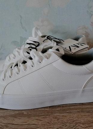 Кроссовки сникерсы  zara  40 , кожзам, стелька  пена