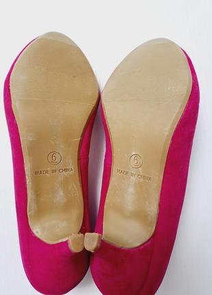 Туфли малиновые классические на невысоких каблуках6 фото