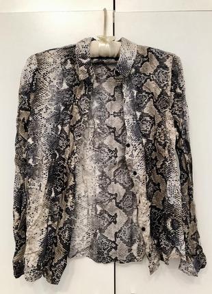 Сверхлегкая рубашка со змеиным принтом primark