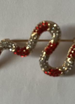 Красива брошка у вигляді змії