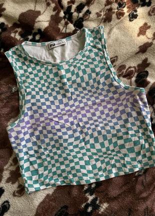 Топ с геометрическим принтом