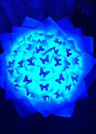 Пишний букет світильник на подарок з метеликами