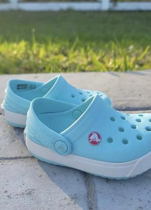 Крокс сабо крокбэнд ii голубые детские crocs crocband ii clogs ice blue/candy pink10 фото
