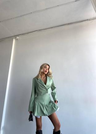 Костюм женский трендовый укороченный пиджак на пуговицах юбка короткая на высокой...