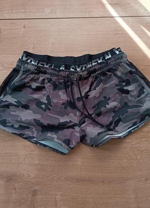 Классные спортивные шорты