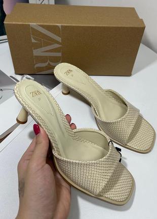 Босоножки, туфли, мюли zara