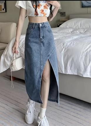 Джинсовая юбка с разрезом