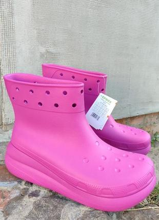 Сапоги для деда мороза, что в тренде crocs classic crush boots