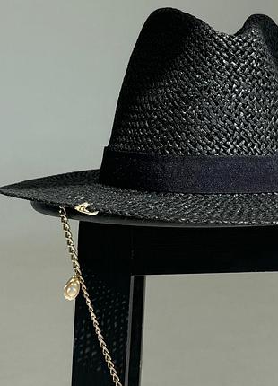 Капелюх федора жіночий d.hats з рафія з ланцюгом золото з мушлями чорний2 фото