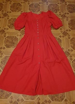 Красное платье халат приталенное