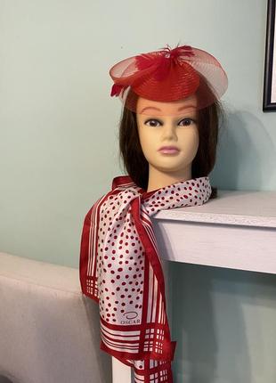 Шелковый шарф в бело красных цветах