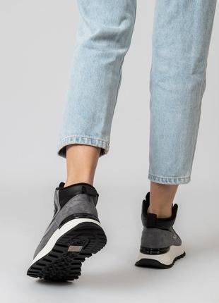 Женские кожаные высокие кроссовки осенние с утеплением на удобной белой подошве и платформ...