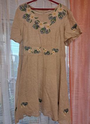 Вышитое платье