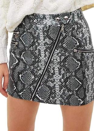Мини юбка косуха из эко кожи с змеиным принтом от bershka4 фото