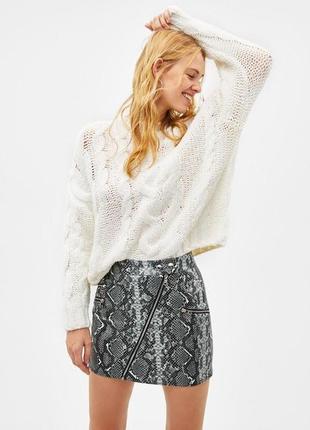 Мини юбка косуха из эко кожи с змеиным принтом от bershka