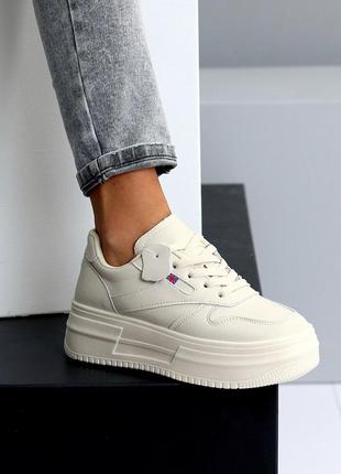 Натуральні шкіряні бежеві кеди - кросівки на високій підошві