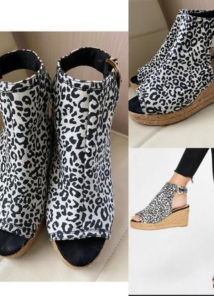 Мега комфортные босоножки /сандали на танкетке в принт лео,river island,40