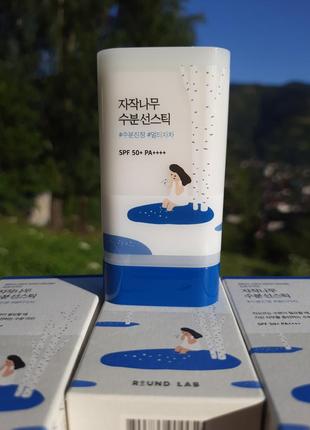 Увлажняющий солнцезащитный сток с березовым соком round lab birch juice moisturizing sun stick 19 g