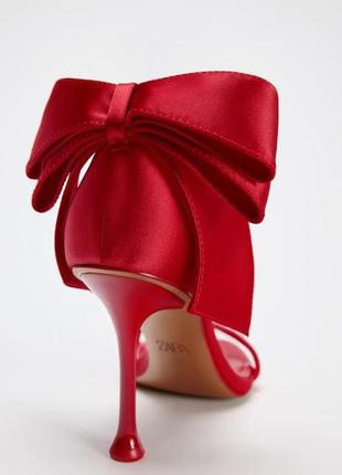 Zara атласні босоніжки з бантом на підборах