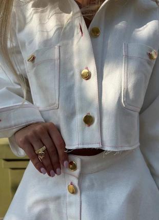 Костюм жіночий джинсовий трендовий піджак на гудзиках з кишенями спідниця коротка на високій посадці на гудзиках3 фото