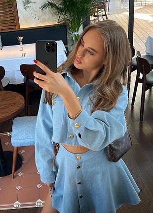 Костюм жіночий джинсовий трендовий піджак на гудзиках з кишенями спідниця коротка на високій посадці на гудзиках4 фото