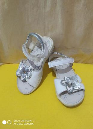 Шкіряні босоніжки primigi