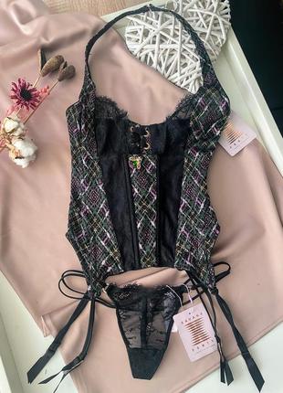 Роскошный корсет с подвязками и трусики xs savage x fenty