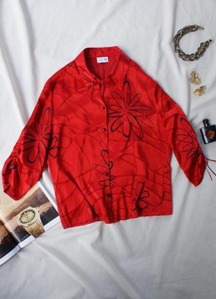 Красивая красная атласная блуза рубашка оверсайз