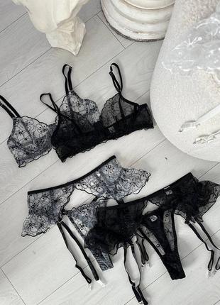 Сексуальный комплект нижнего белья сетка с вышивкой бюстгальтер на косточках трусы стринги нижнее белье пояс для чулок8 фото