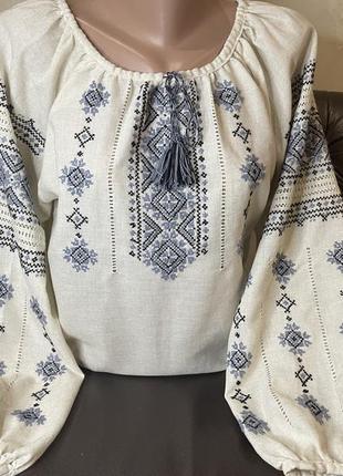 Стильна жіноча сорочка на сірому льоні ручної роботи. ж-2441
