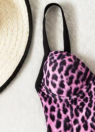 Леопардовый розовый сплошной сдельный купальник с чашками анжелика плавки бразилиана завышенные