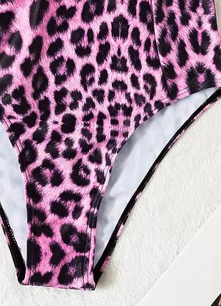 Леопардовый розовый сплошной сдельный купальник с чашками анжелика плавки бразилиана завышенные