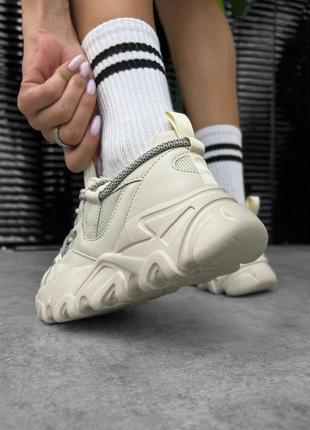 Жіночі кросівки літні бежеві