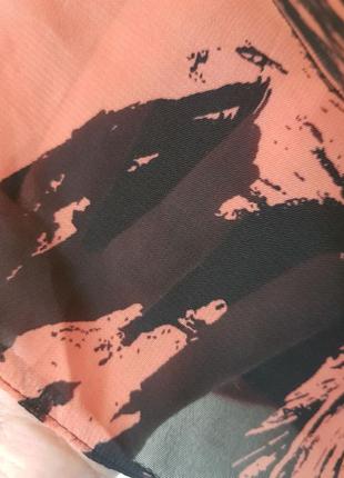 Гарна блуза з тоненької тканини на підкладці, подовжена, вел. розмір3 фото