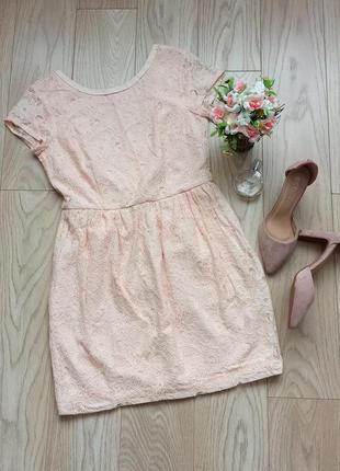 Мереживна персикова сукня