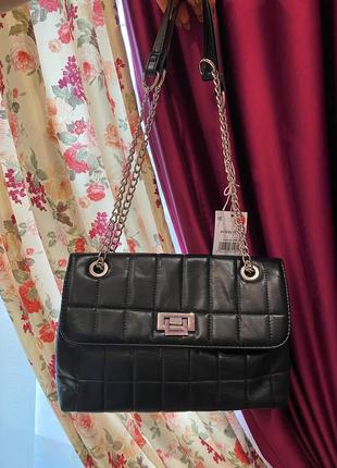 Чорна сумка сумочка стьогана базова через плече стильна на кожен день модна з ланцюжками 2024 нова