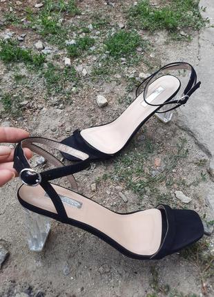 Классические босоножки на прозрачном каблуке primark