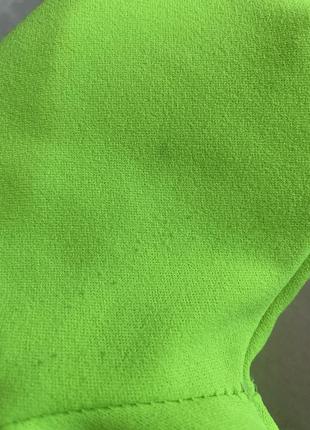 Яркое зеленое / салатовое платье со спущенными плечами9 фото