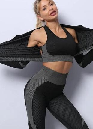 Спортивный костюм женский в тренажерный зал