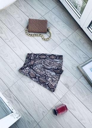 Шорти prettylittlething