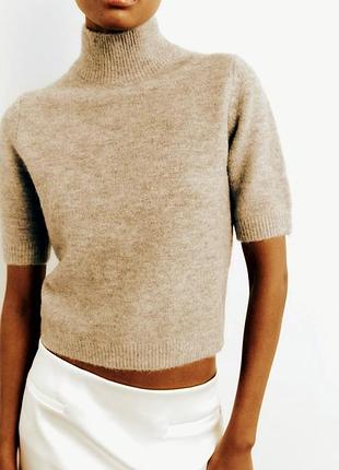 Трикотажный свитер с воротником водолазкой